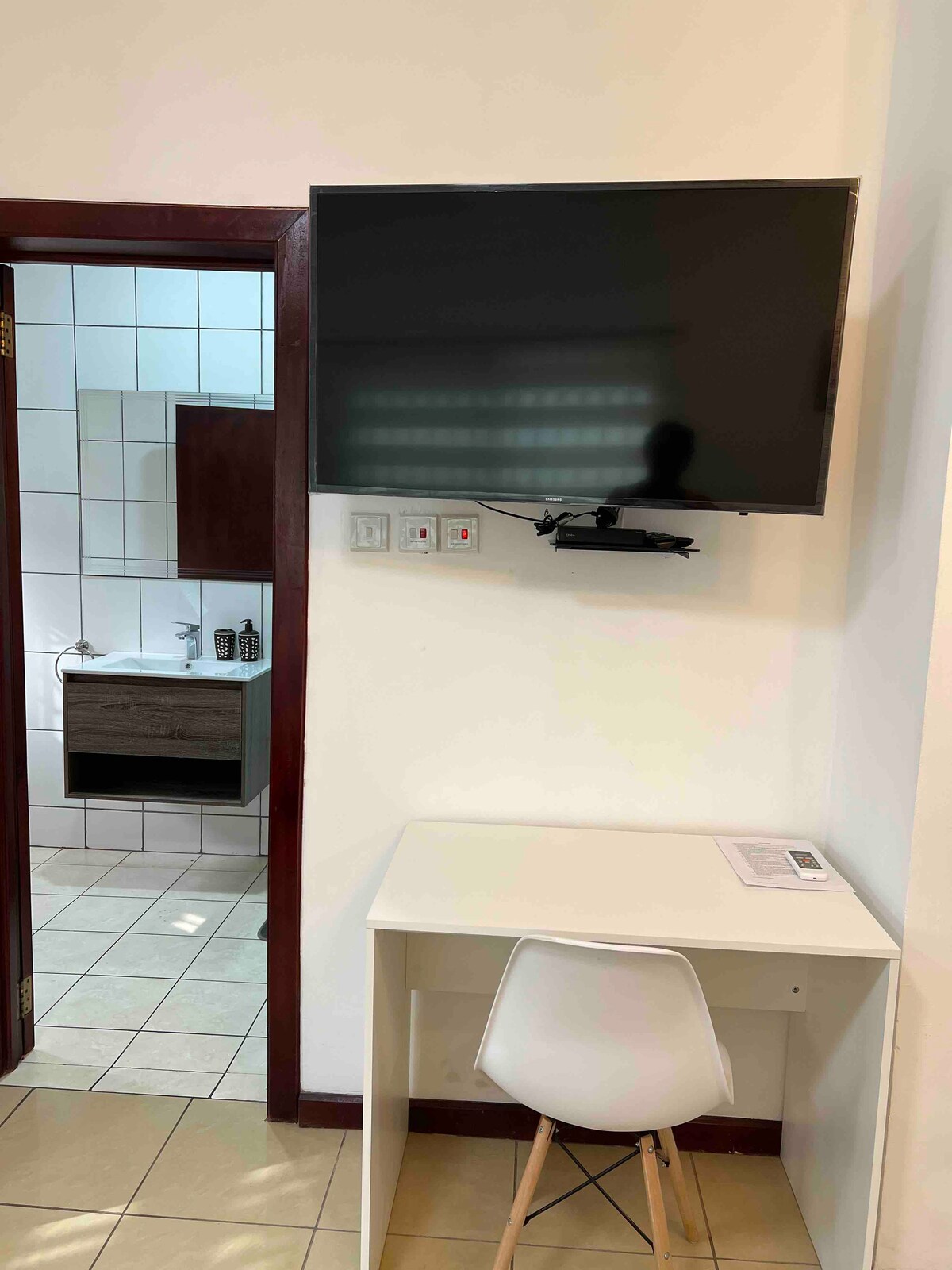 Smart TV & En-Suite